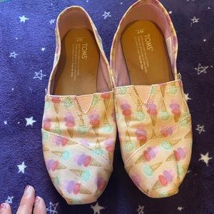 Toms Slip on Ice cream size 7